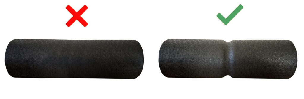 Vergleich von Faszienrollen im Querschnitt: links eine normale gerade Rolle ohne Einbuchtung, rechts eine Faszienrolle mit Wirbelsäulen-Aussparung zum Schutz der Dornfortsätze